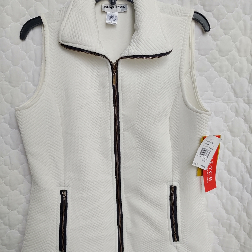Small White Quilted Cathy Daniels Vest NWT